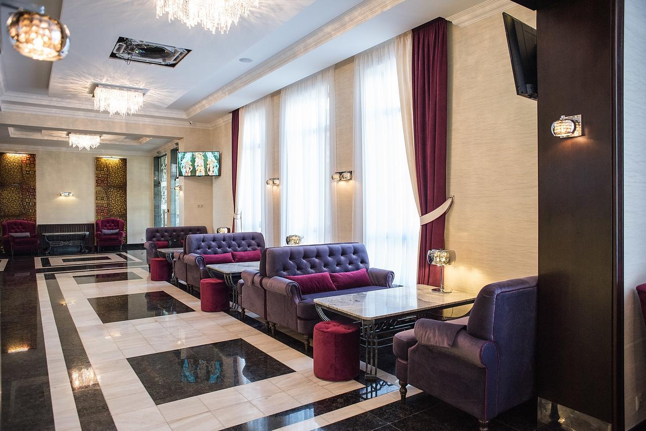 Shato Hotel Chervonograd Exterior photo