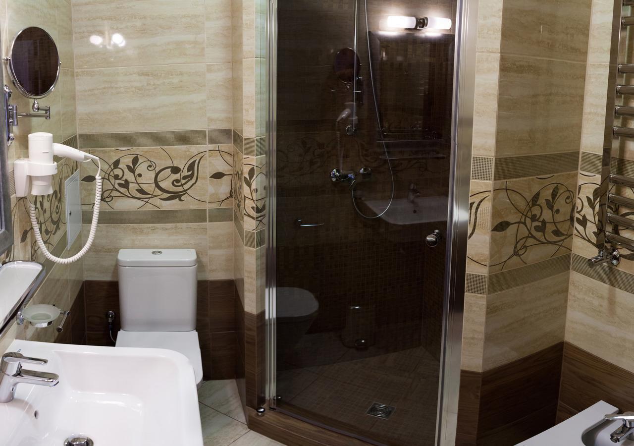 Shato Hotel Chervonograd Exterior photo