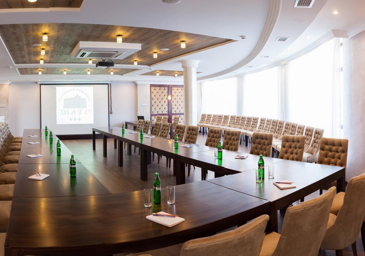 Shato Hotel Chervonograd Exterior photo